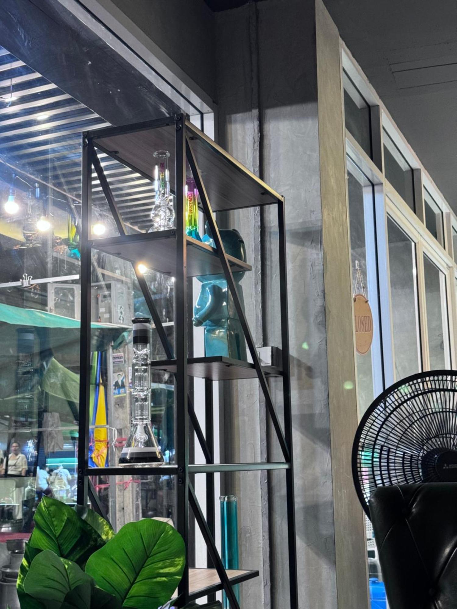 Bud Brew Beyond Dispensary And Hotel Bangkok Esterno foto