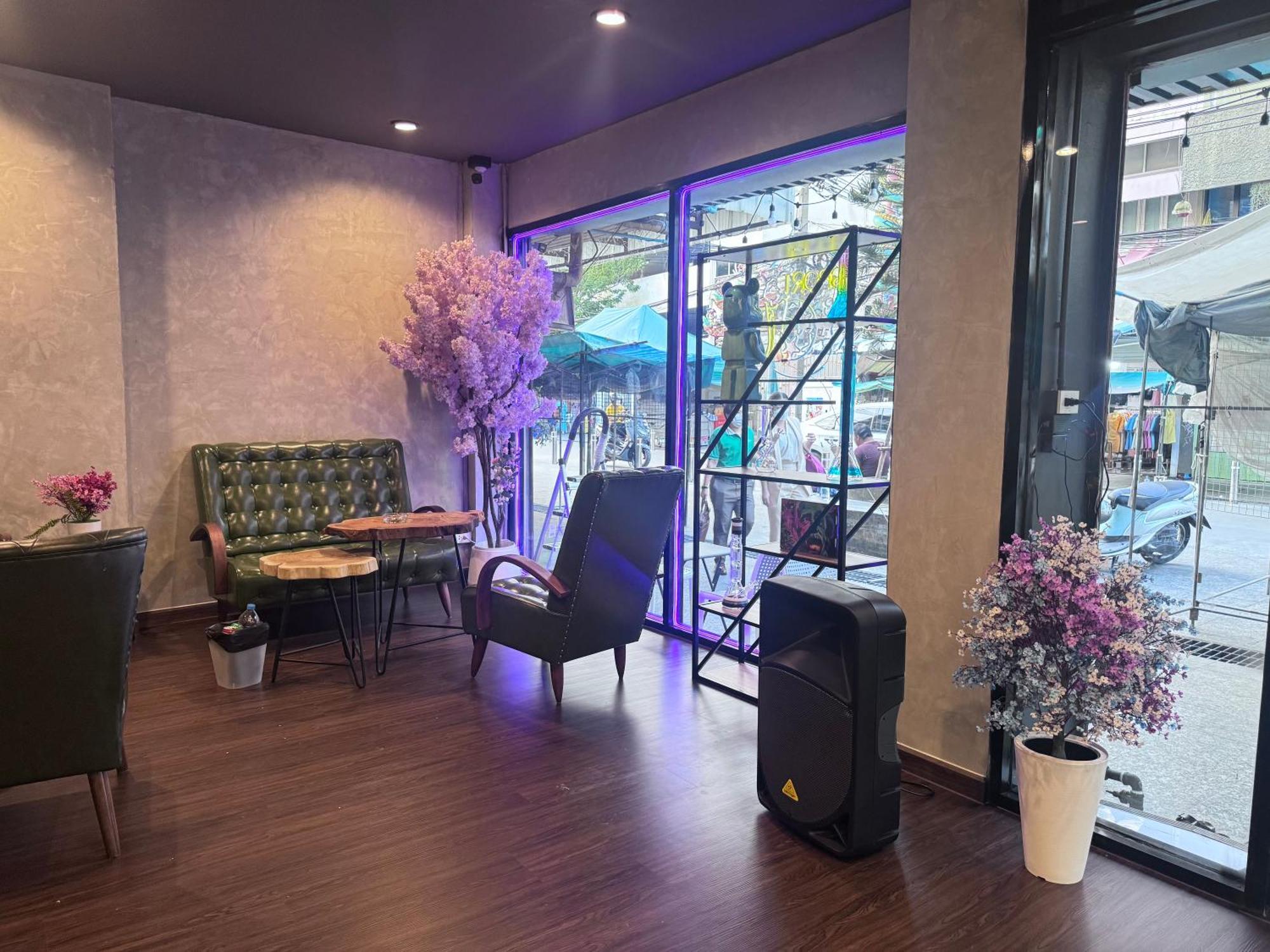 Bud Brew Beyond Dispensary And Hotel Bangkok Esterno foto