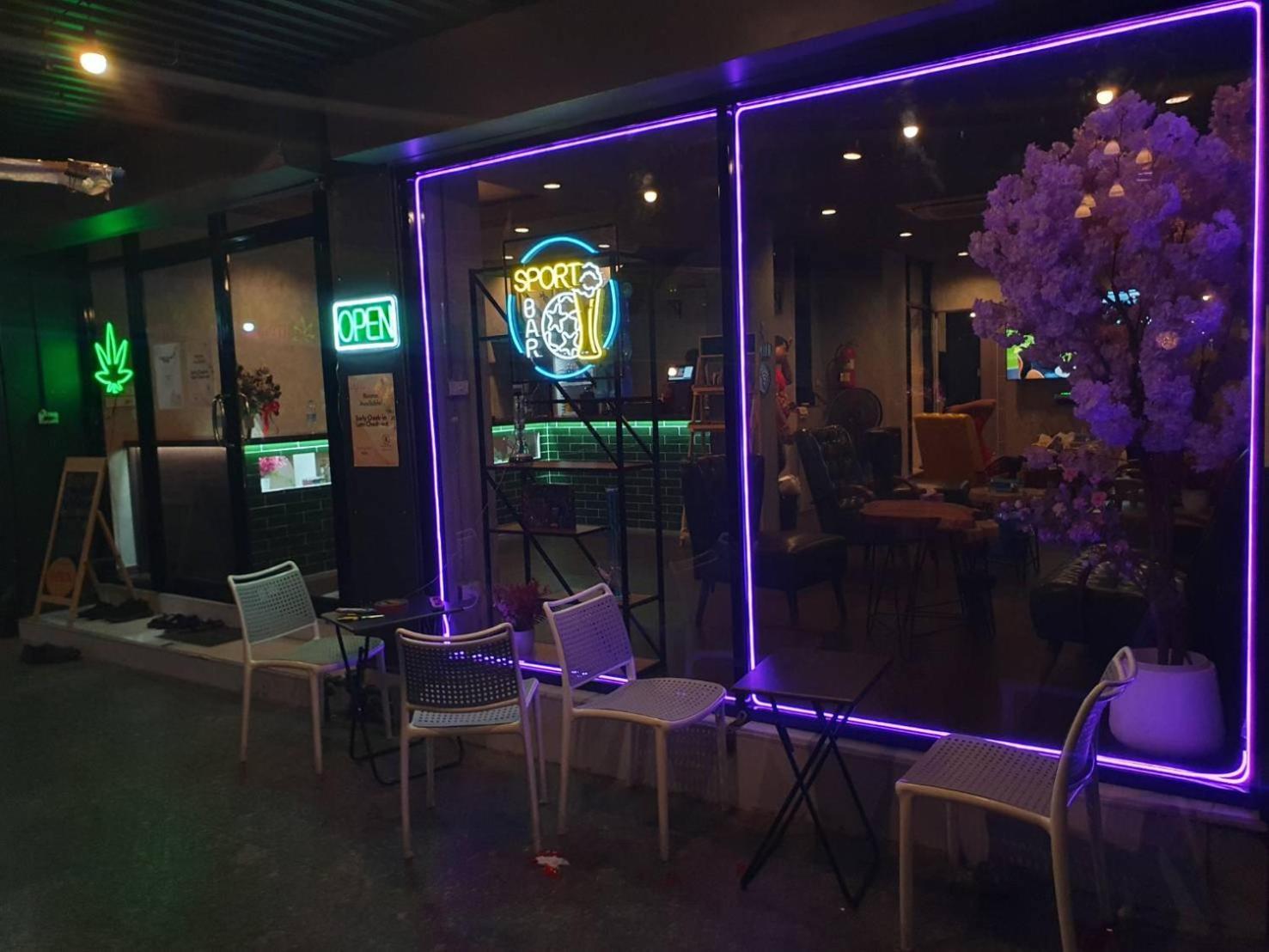 Bud Brew Beyond Dispensary And Hotel Bangkok Esterno foto