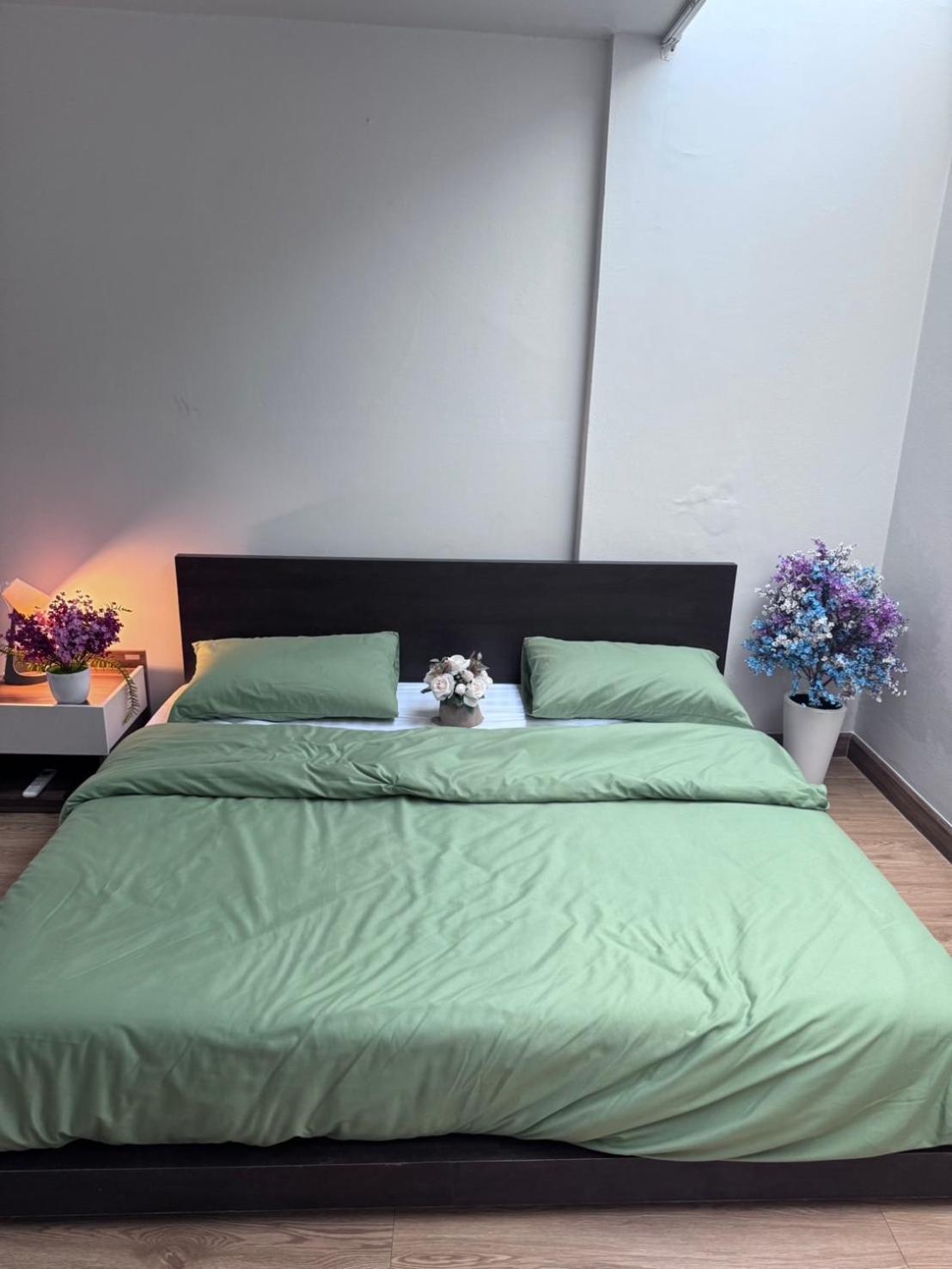 Bud Brew Beyond Dispensary And Hotel Bangkok Esterno foto