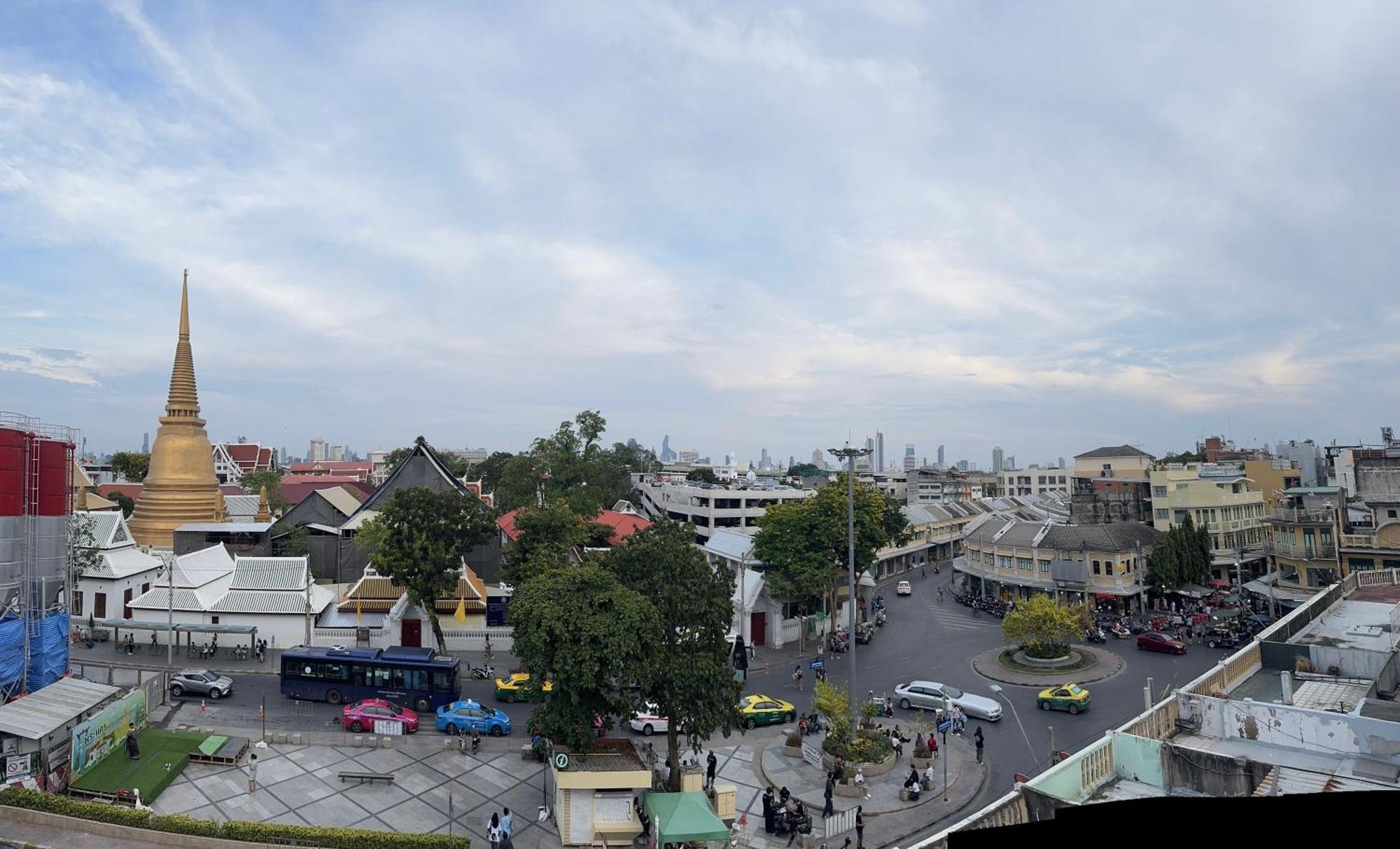 Bud Brew Beyond Dispensary And Hotel Bangkok Esterno foto
