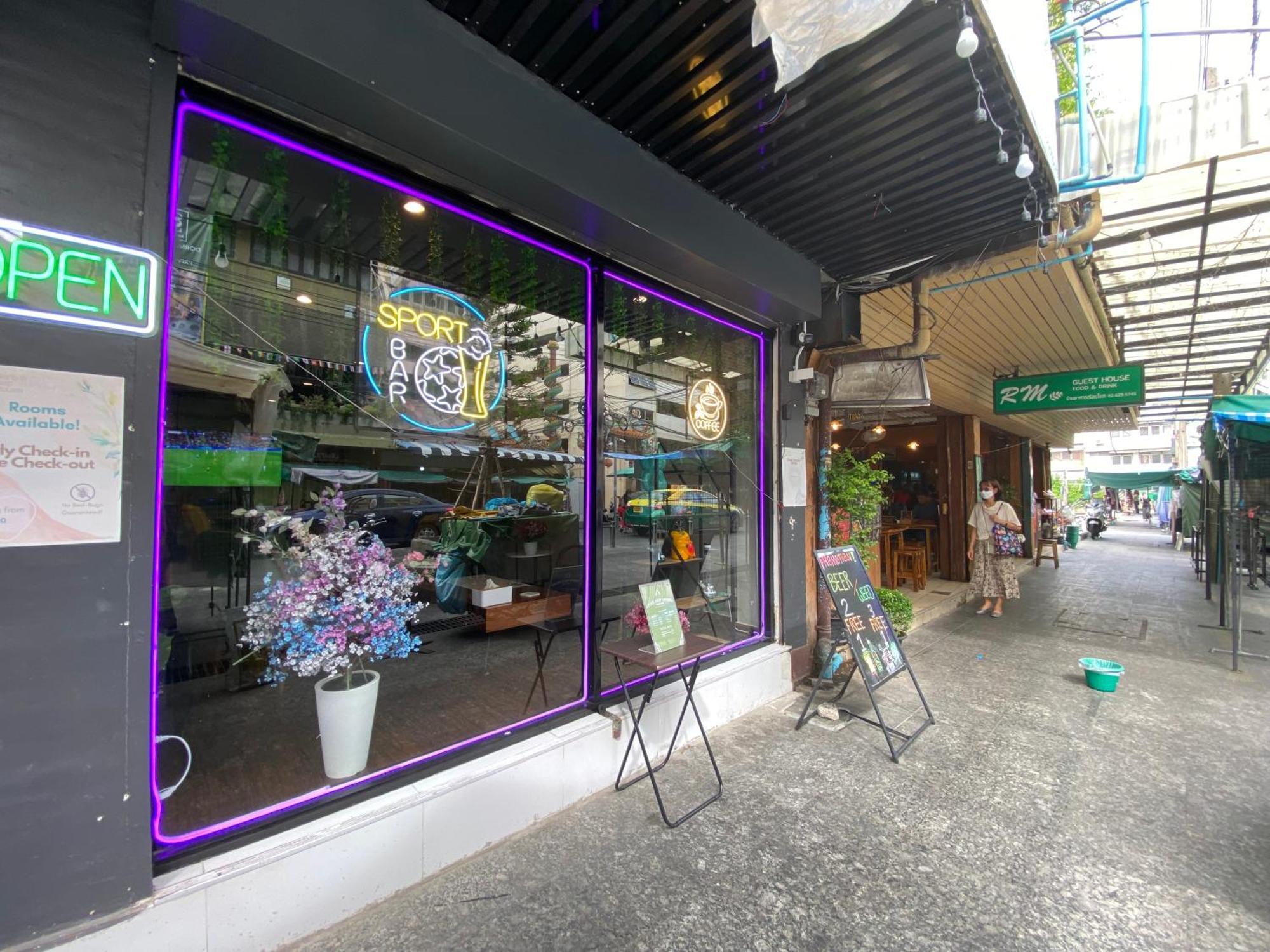 Bud Brew Beyond Dispensary And Hotel Bangkok Esterno foto