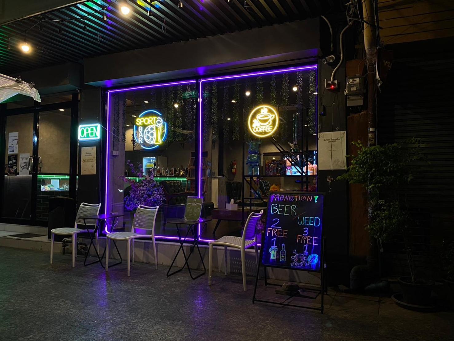 Bud Brew Beyond Dispensary And Hotel Bangkok Esterno foto
