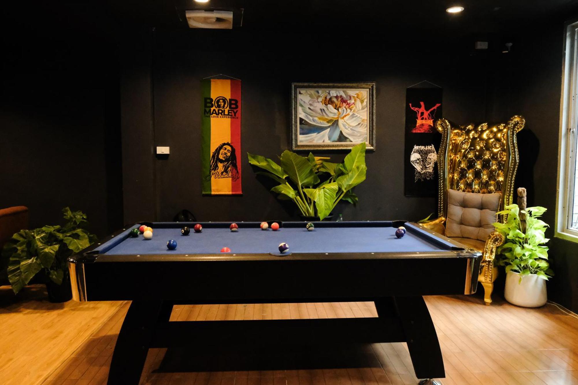 Bud Brew Beyond Dispensary And Hotel Bangkok Esterno foto