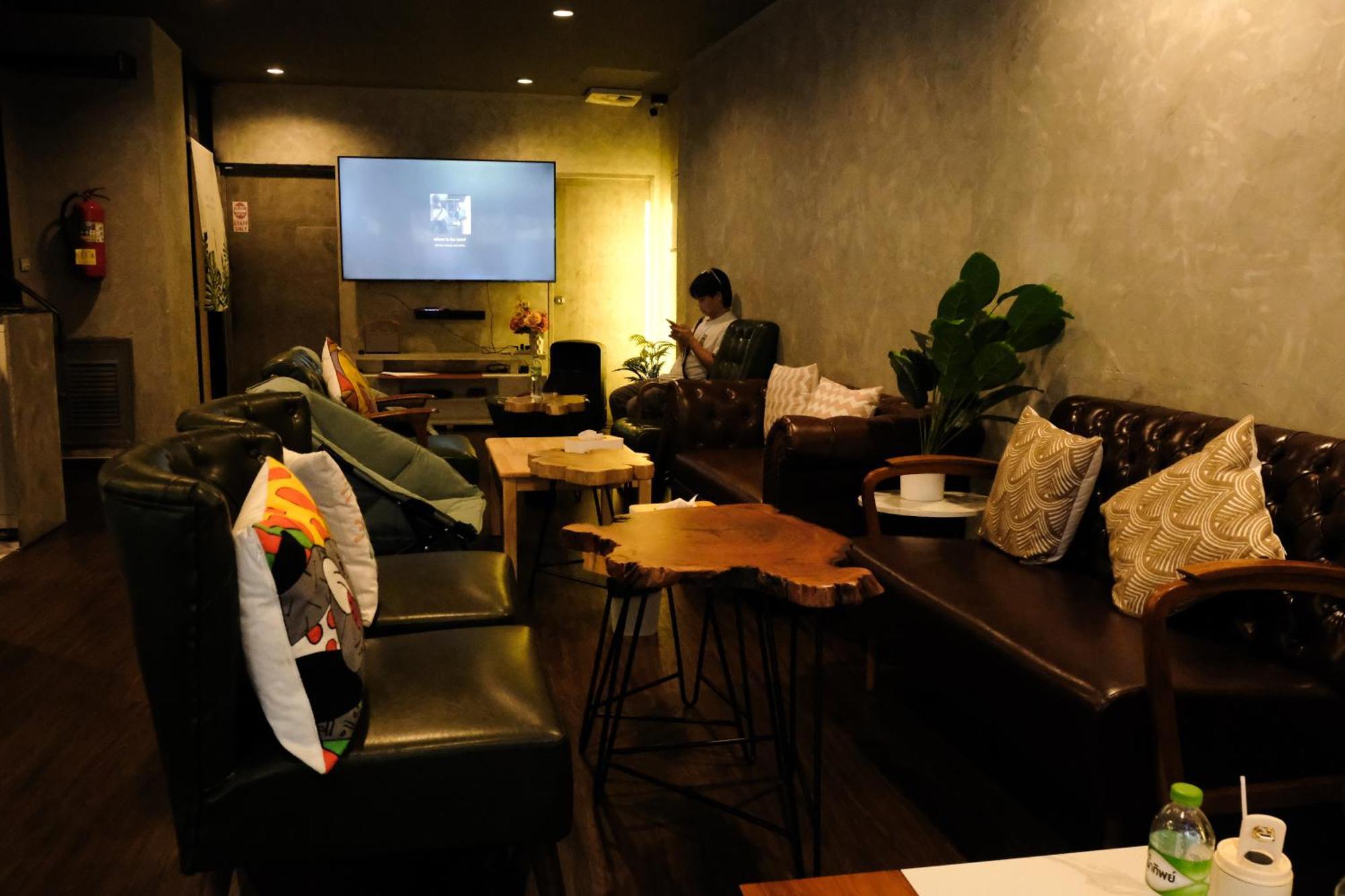 Bud Brew Beyond Dispensary And Hotel Bangkok Esterno foto