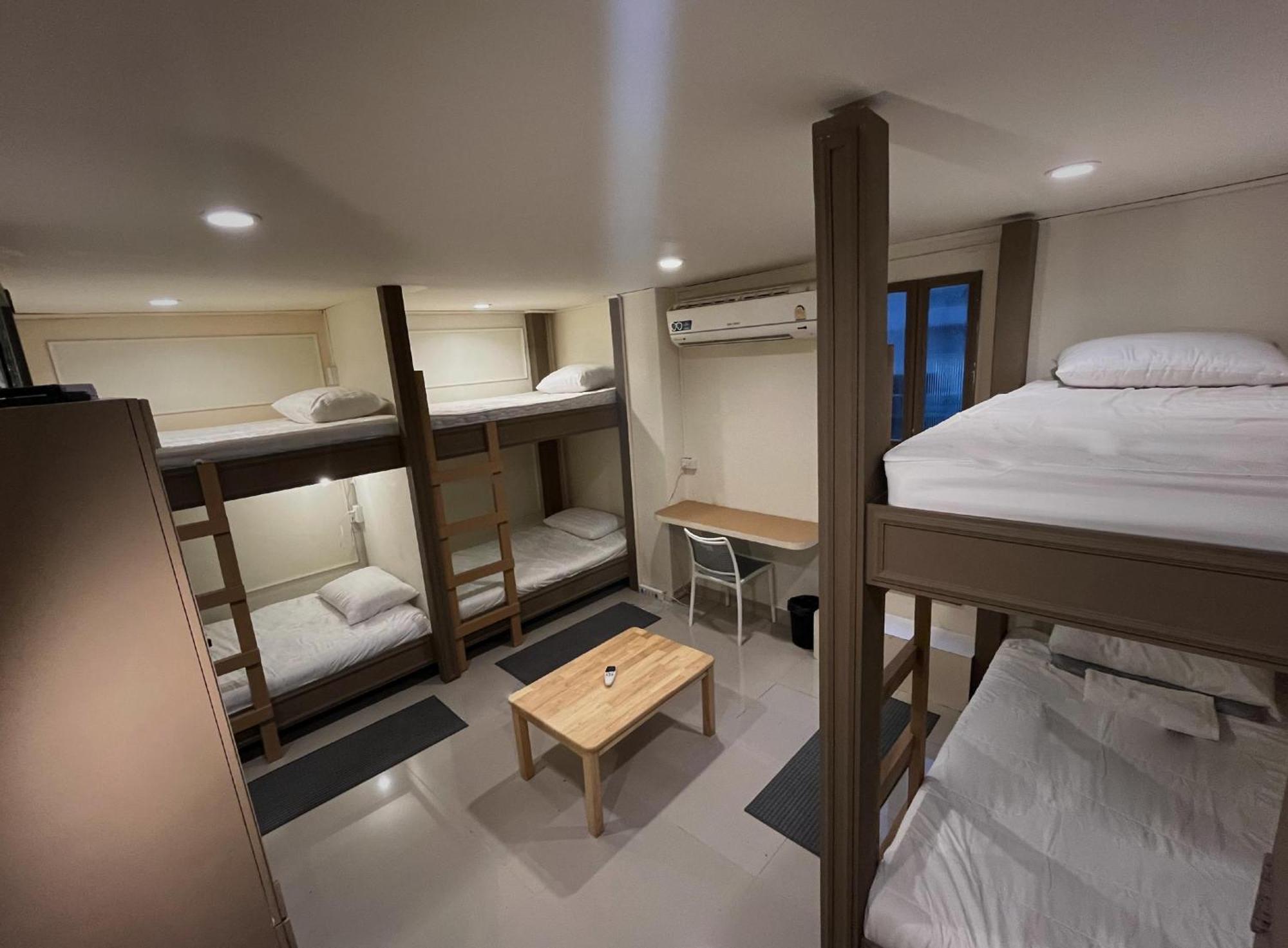 Bud Brew Beyond Dispensary And Hotel Bangkok Esterno foto